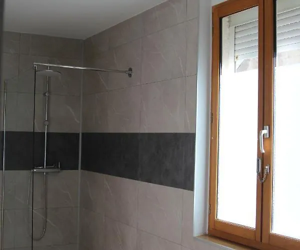 Duplex Avec Cour 10 Pers Appartement *